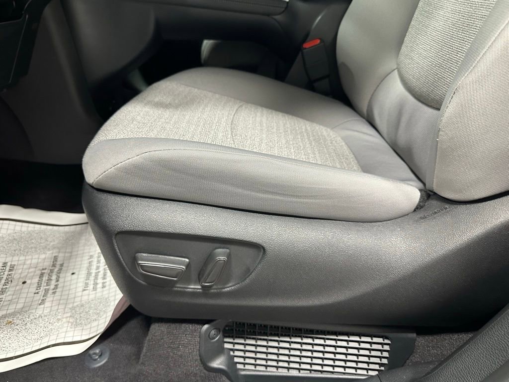 Used 2025 Toyota Sienna LE image 12