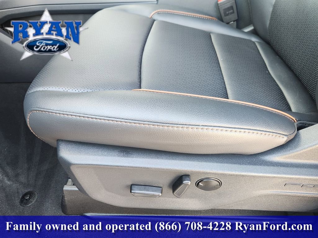 New 2026 Ford F250 Lariat w/ Black Appearance Package AWD/4WD image 19