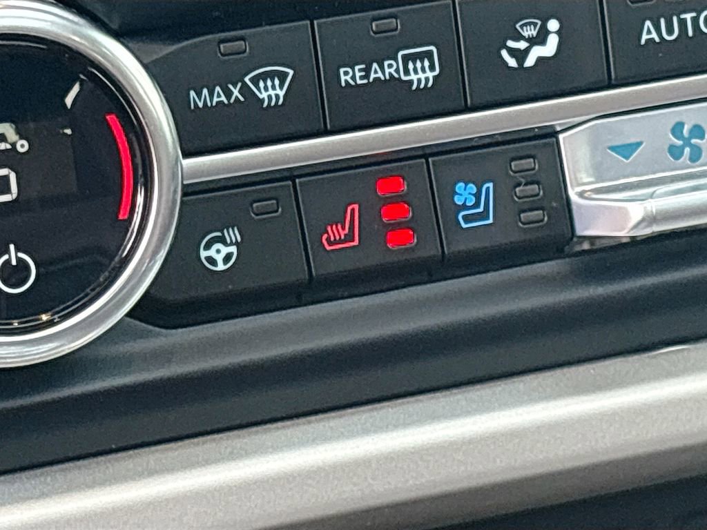 Used 2023 Ford Expedition Limited image 21