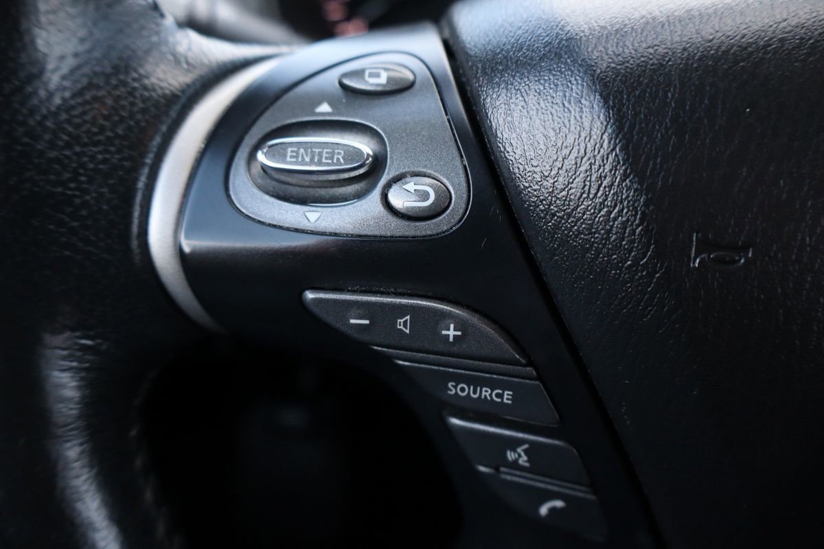 Used 2019 Nissan Pathfinder SL AWD/4WD image 31