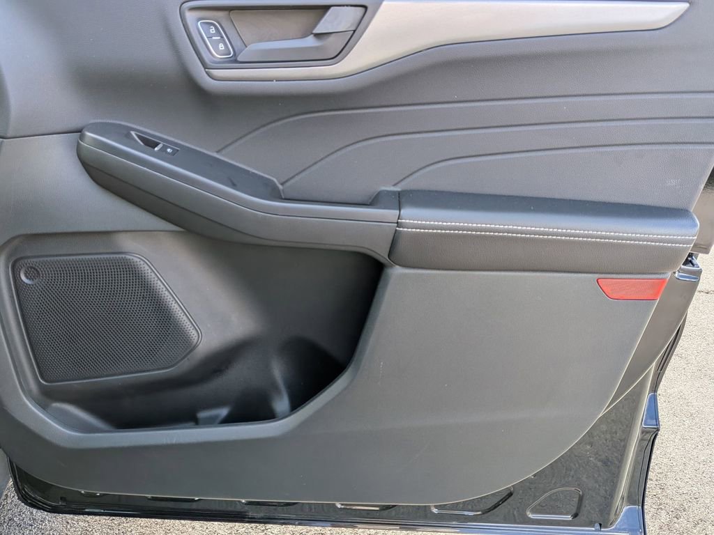 Used 2025 Ford Escape Active AWD/4WD image 28