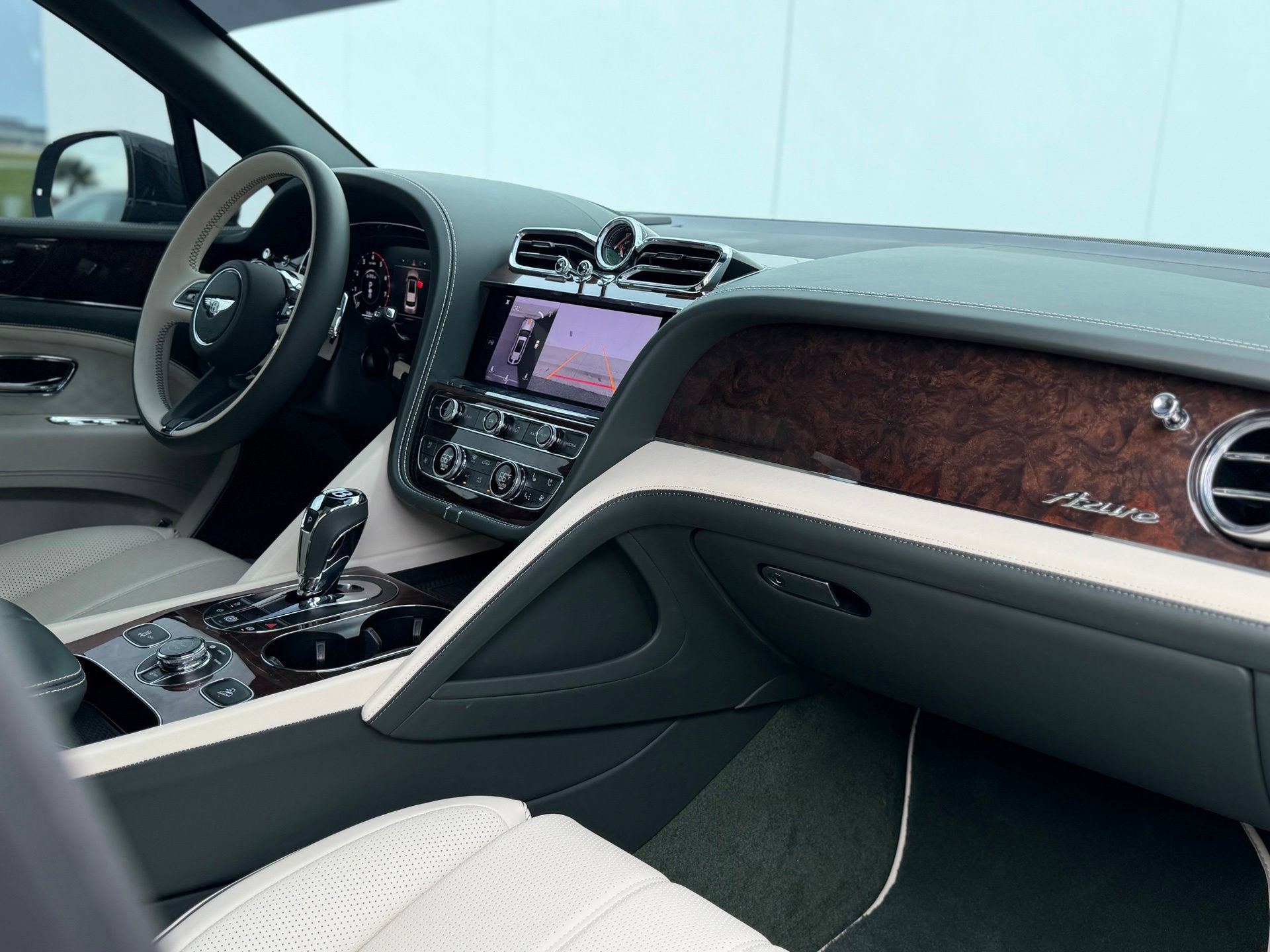 Certified 2024 Bentley Bentayga Extended Wheelbase AWD/4WD image 3