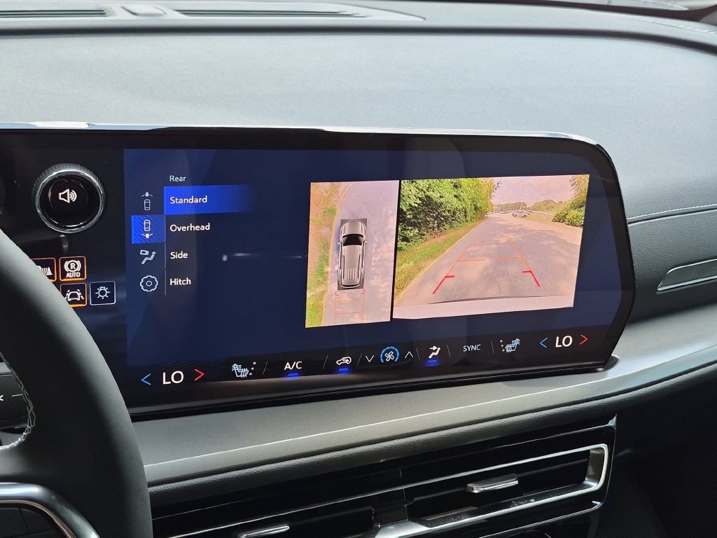 New 2027 Chevrolet Traverse LT FWD image 26