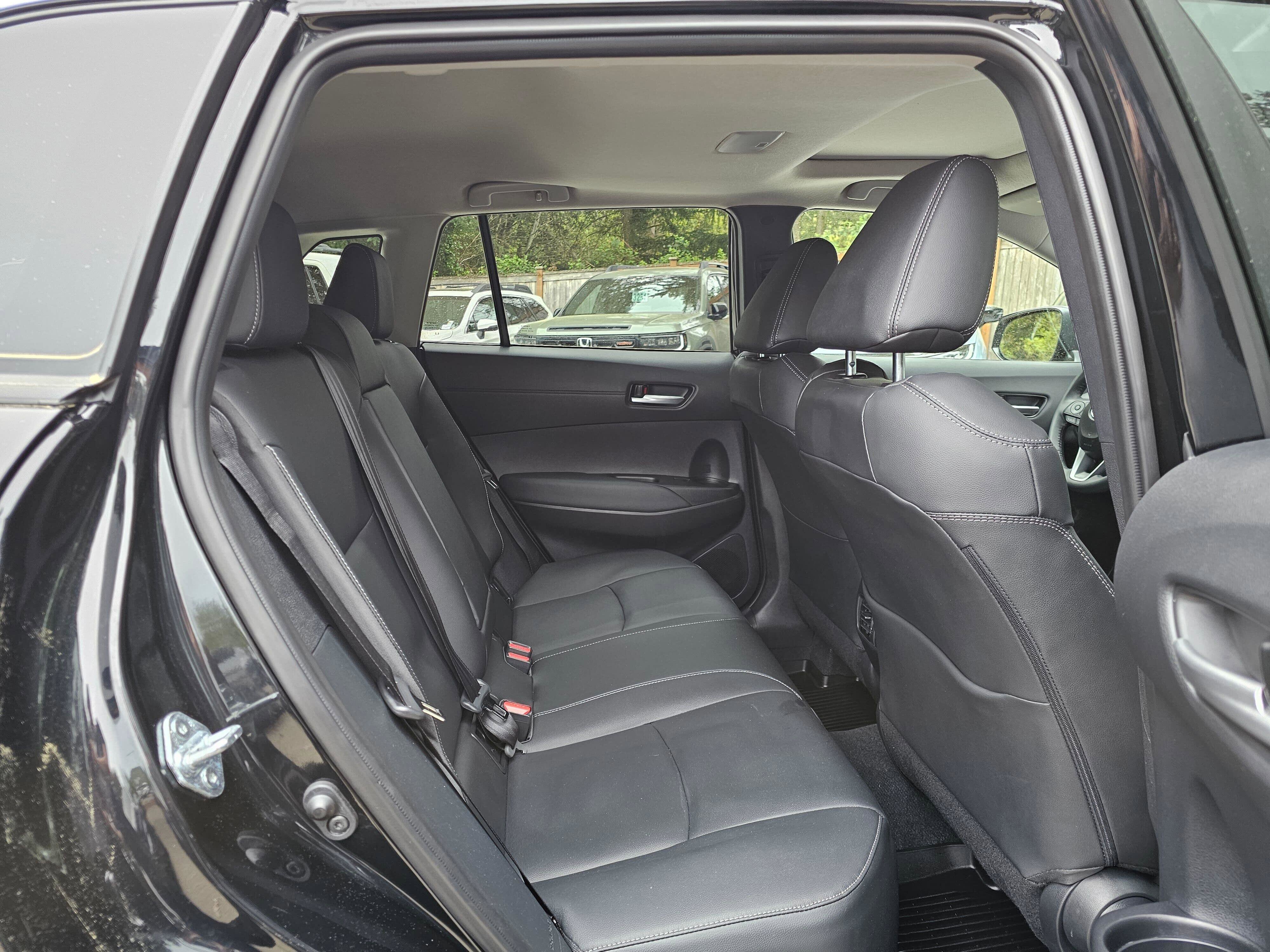 Used 2025 Toyota Corolla Cross XLE w/ Convenience Package image 11