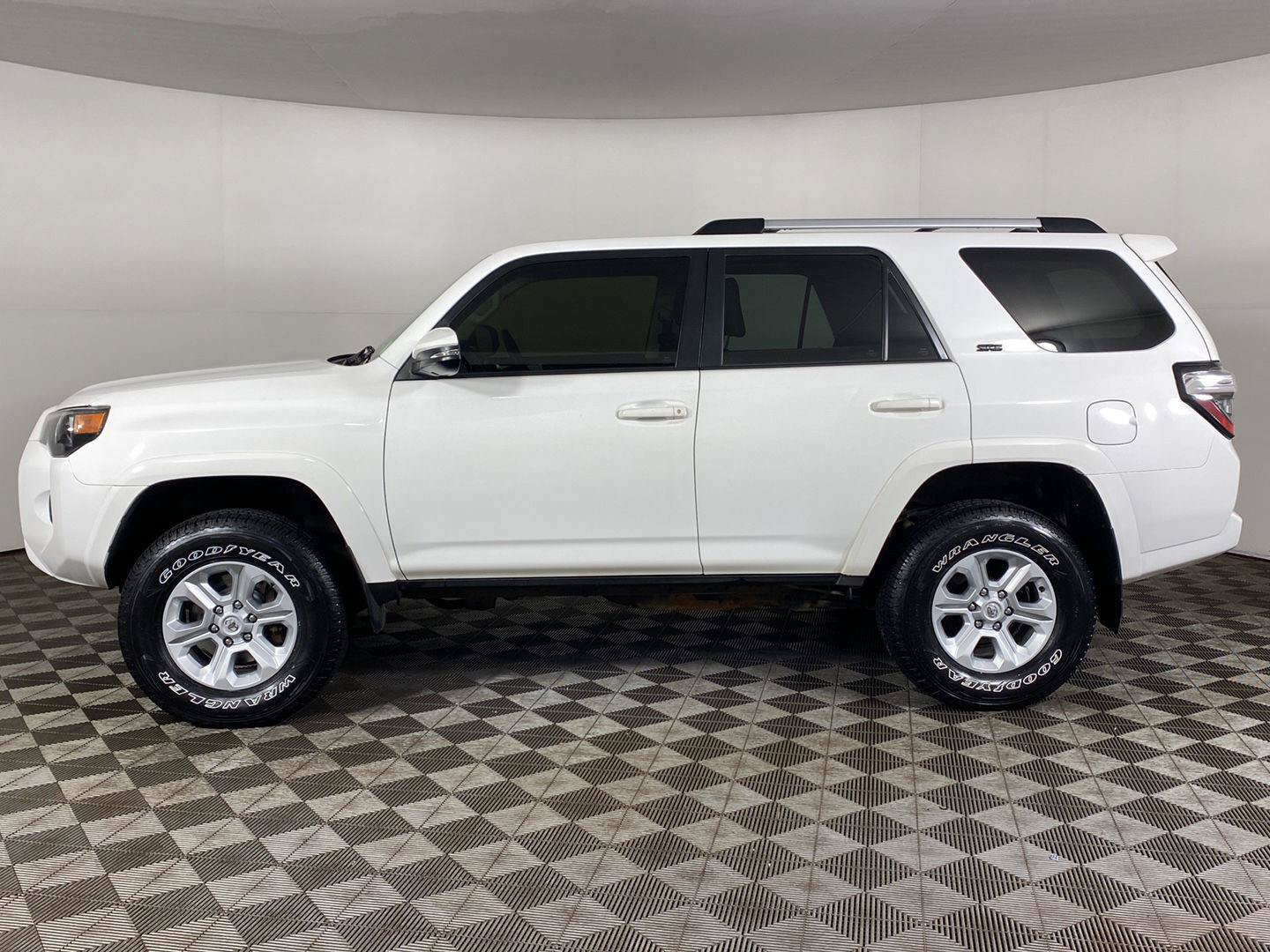 Used 2022 Toyota 4Runner SR5 Premium w/ Moonroof Package AWD/4WD image 29