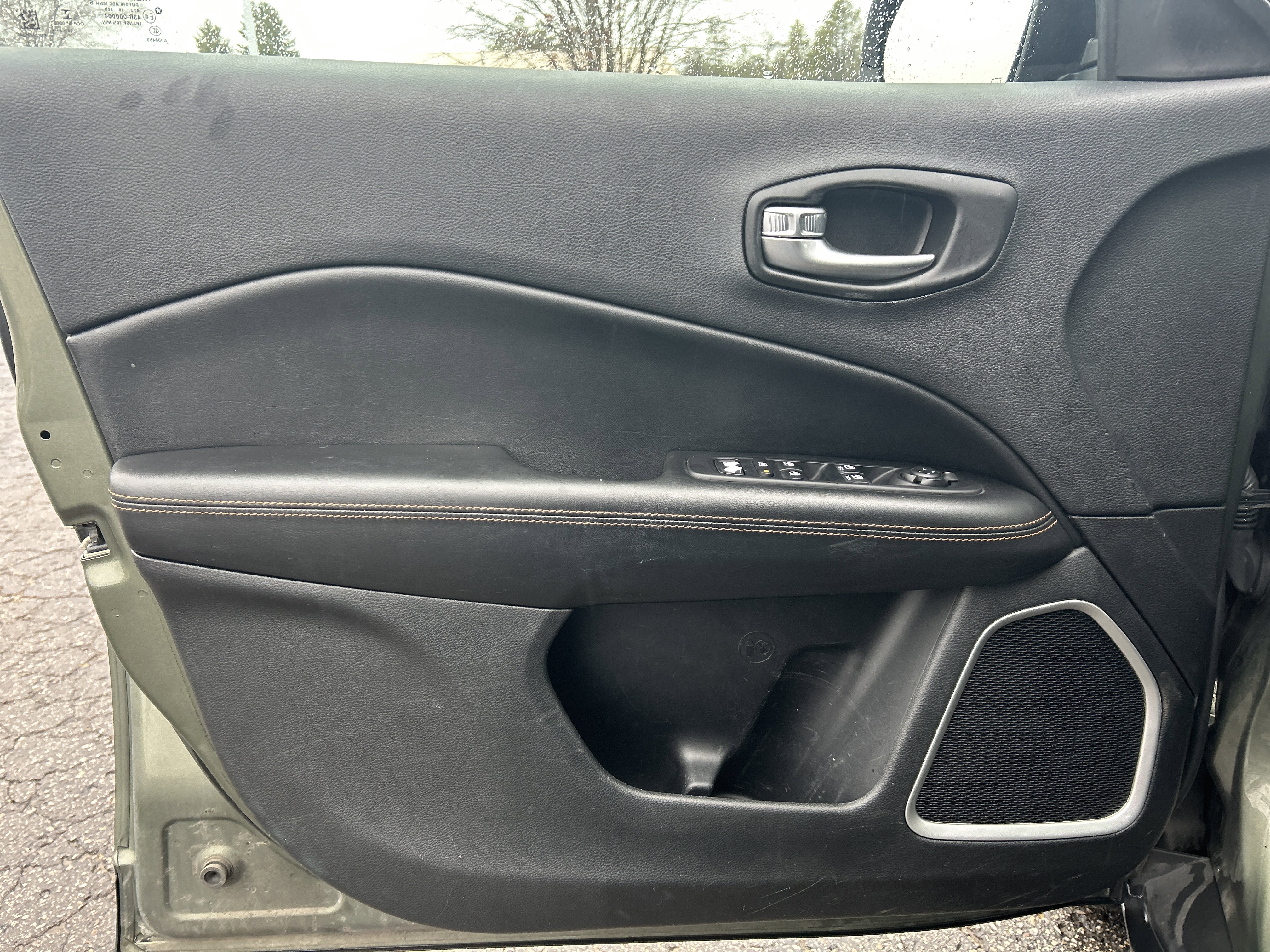 Used 2019 Jeep Compass Limited AWD/4WD image 12