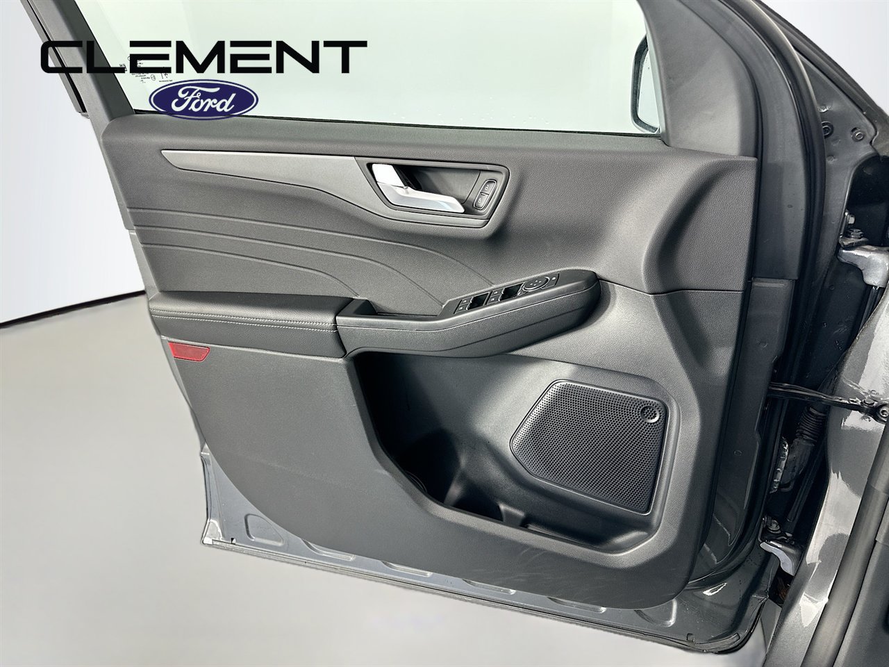 New 2025 Ford Escape SE w/ Class II Trailer Tow Package FWD image 24