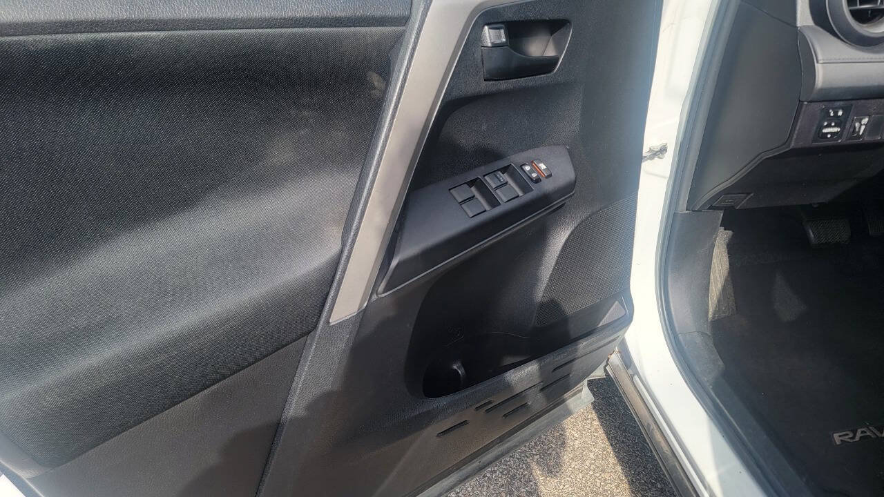 Used 2016 Toyota RAV4 LE FWD image 16