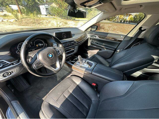 Used 2017 BMW 740i image 11