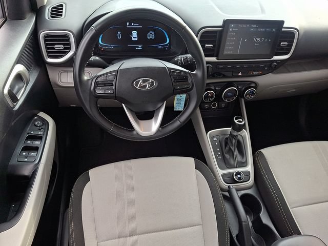 Used 2023 Hyundai Venue SEL FWD image 2