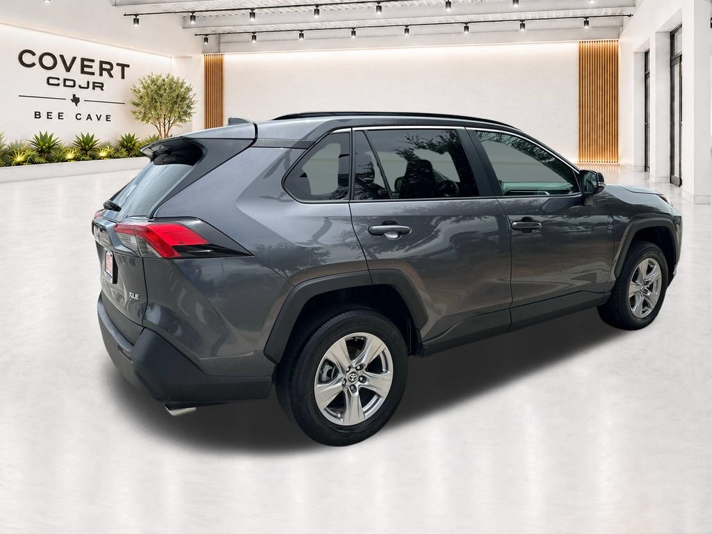 Used 2025 Toyota RAV4 XLE FWD image 11