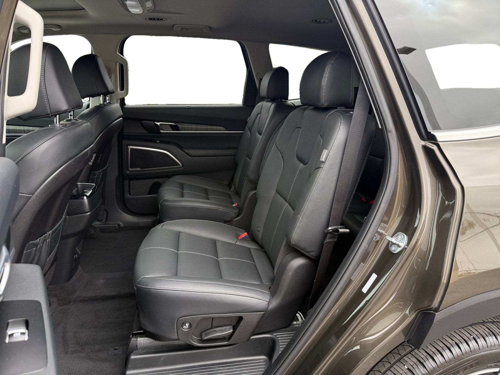 Certified 2025 Kia Telluride EX w/ EX Captain's Chair Package FWD image 16