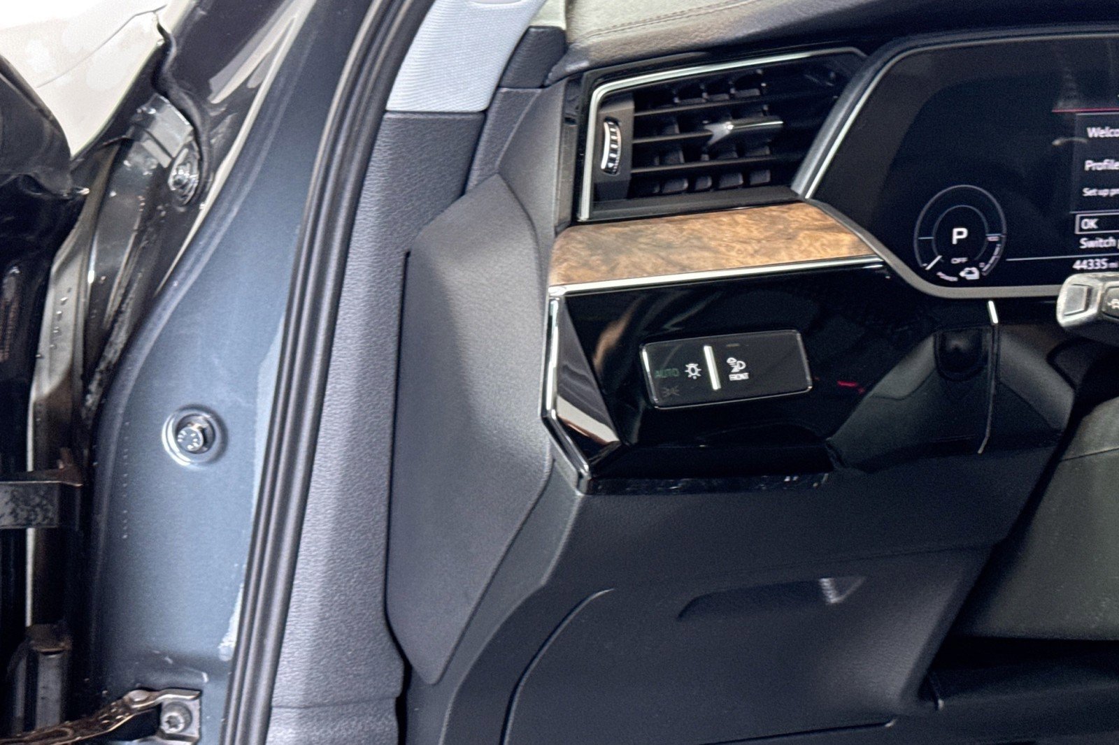 Used 2019 Audi e-tron Premium Plus w/ Cold Weather Package image 10