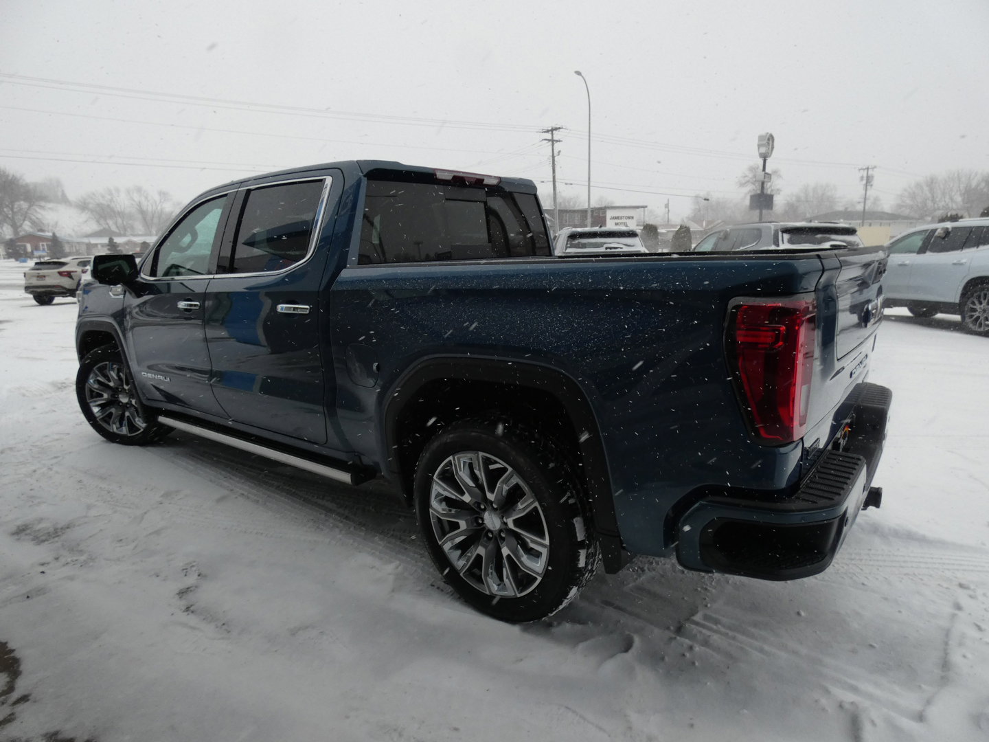 Used 2024 GMC Sierra 1500 Denali w/ Denali Reserve Package image 11