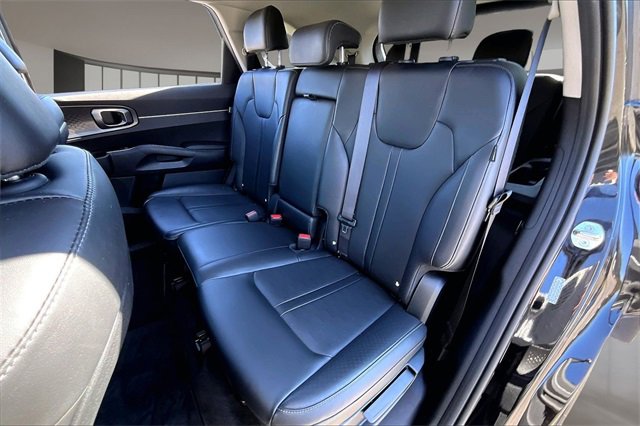 Used 2025 Kia Sorento S image 21