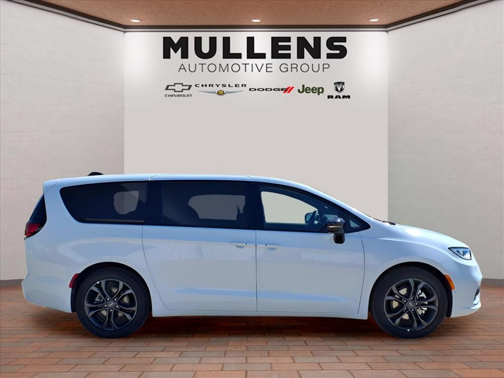 New 2026 Chrysler Pacifica Select FWD image 4