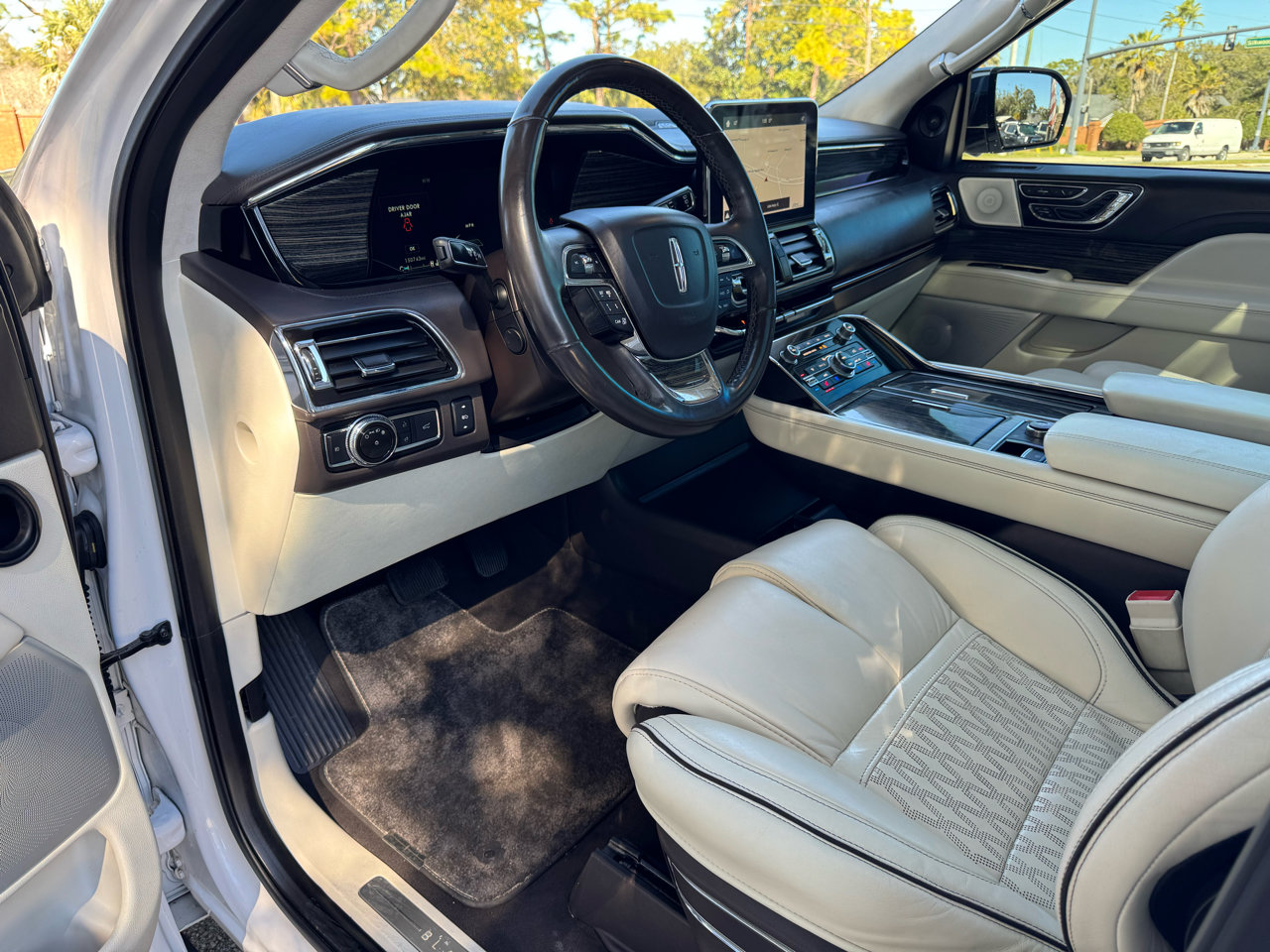 Used 2018 Lincoln Navigator Black Label w/ Cargo Package image 9