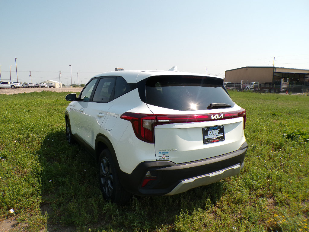 Used 2026 Kia Seltos LX AWD/4WD image 16