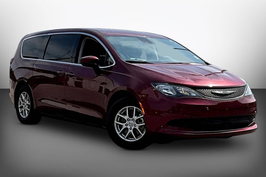Used 2023 Chrysler Voyager LX FWD image 3