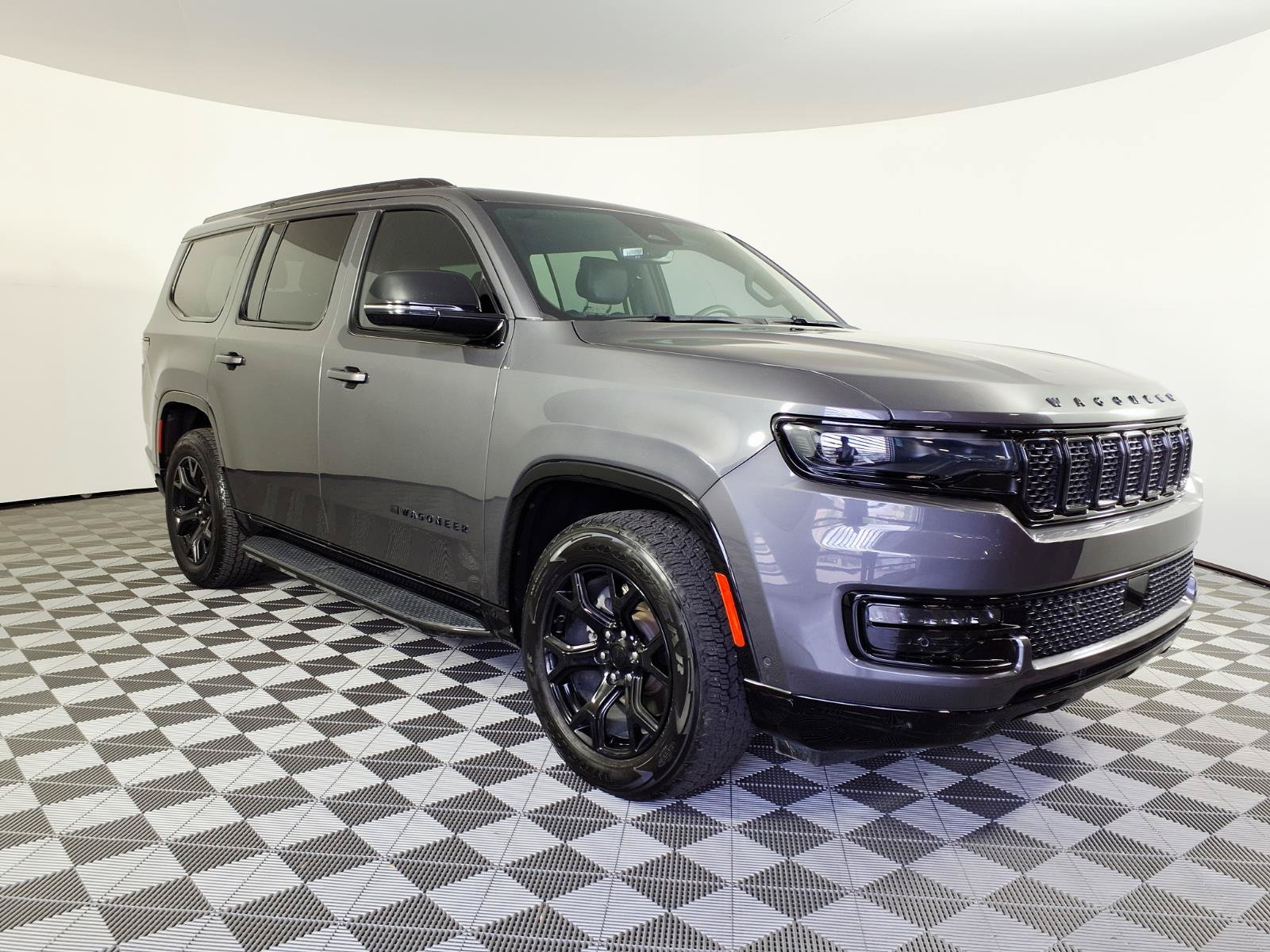 Used 2023 Jeep Wagoneer Series II AWD/4WD image 3