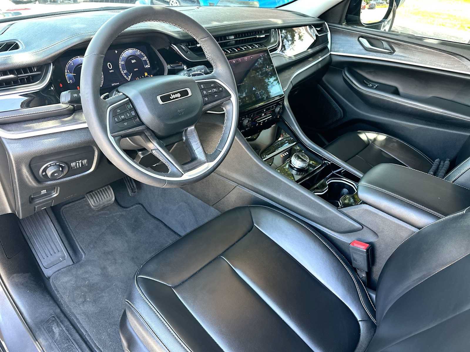 Used 2023 Jeep Grand Cherokee Limited w/ Black Appearance Package RWD image 18