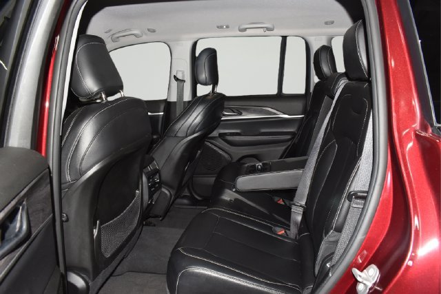 Used 2023 Jeep Grand Cherokee Limited AWD/4WD image 16