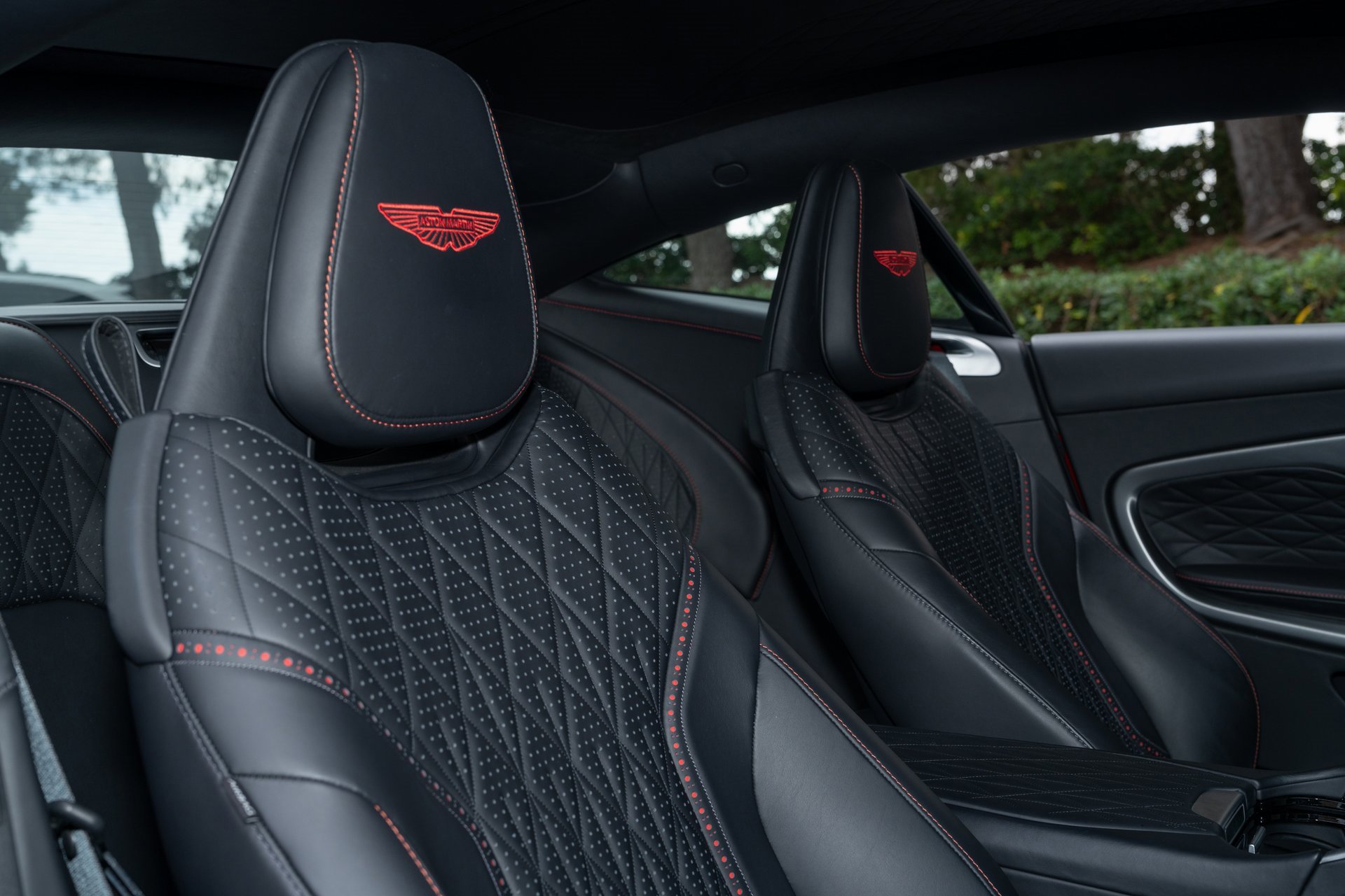 Used 2024 Aston Martin DB12 Coupe image 17