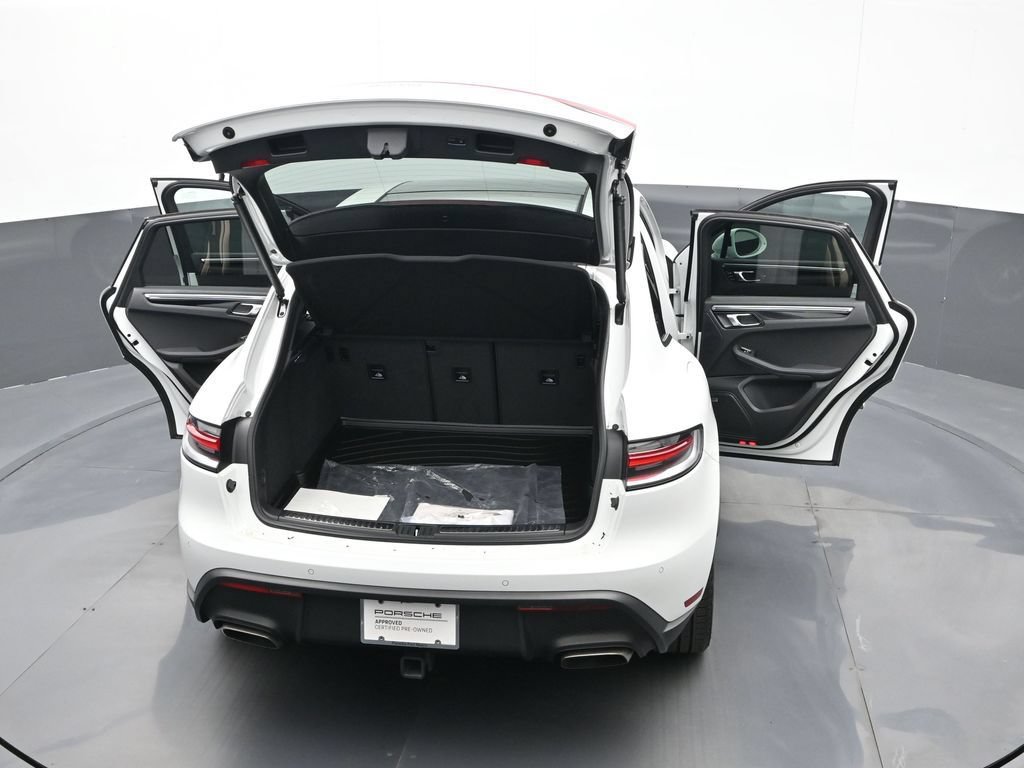 Certified 2025 Porsche Macan AWD/4WD image 28