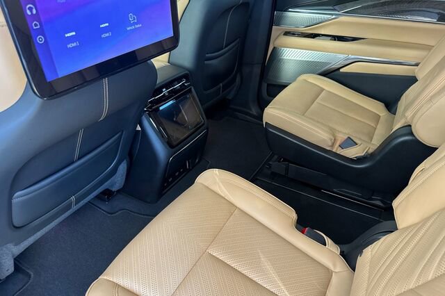 New 2025 Cadillac Escalade IQ Sport 2 w/ LPO, ONYX Package image 12