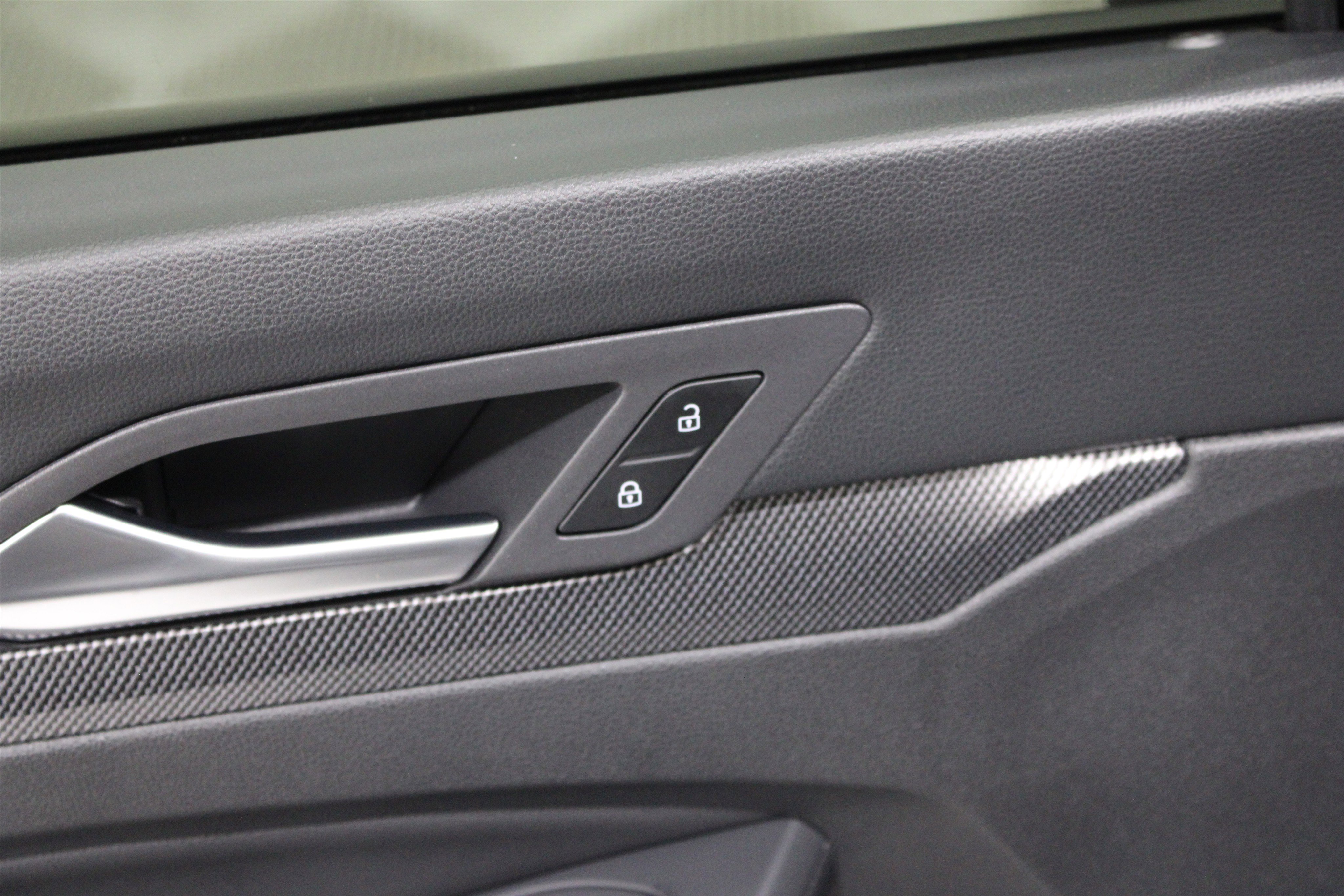 Used 2025 Volkswagen GTI SE image 9