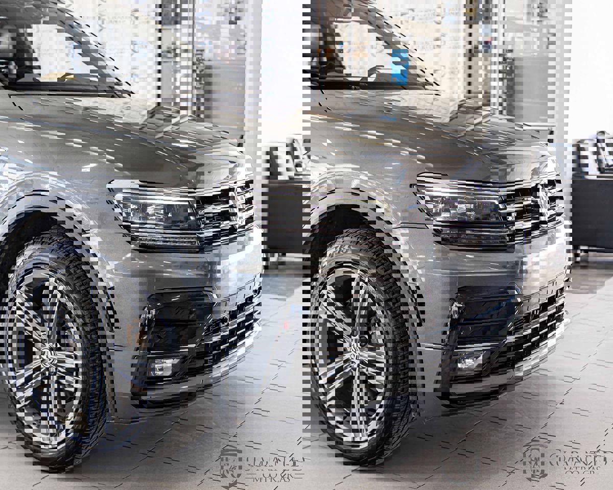 Used 2019 Volkswagen Tiguan SEL Premium image 4