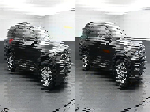 Used 2023 Ford Explorer XLT w/ Equipment Group 202A image 3