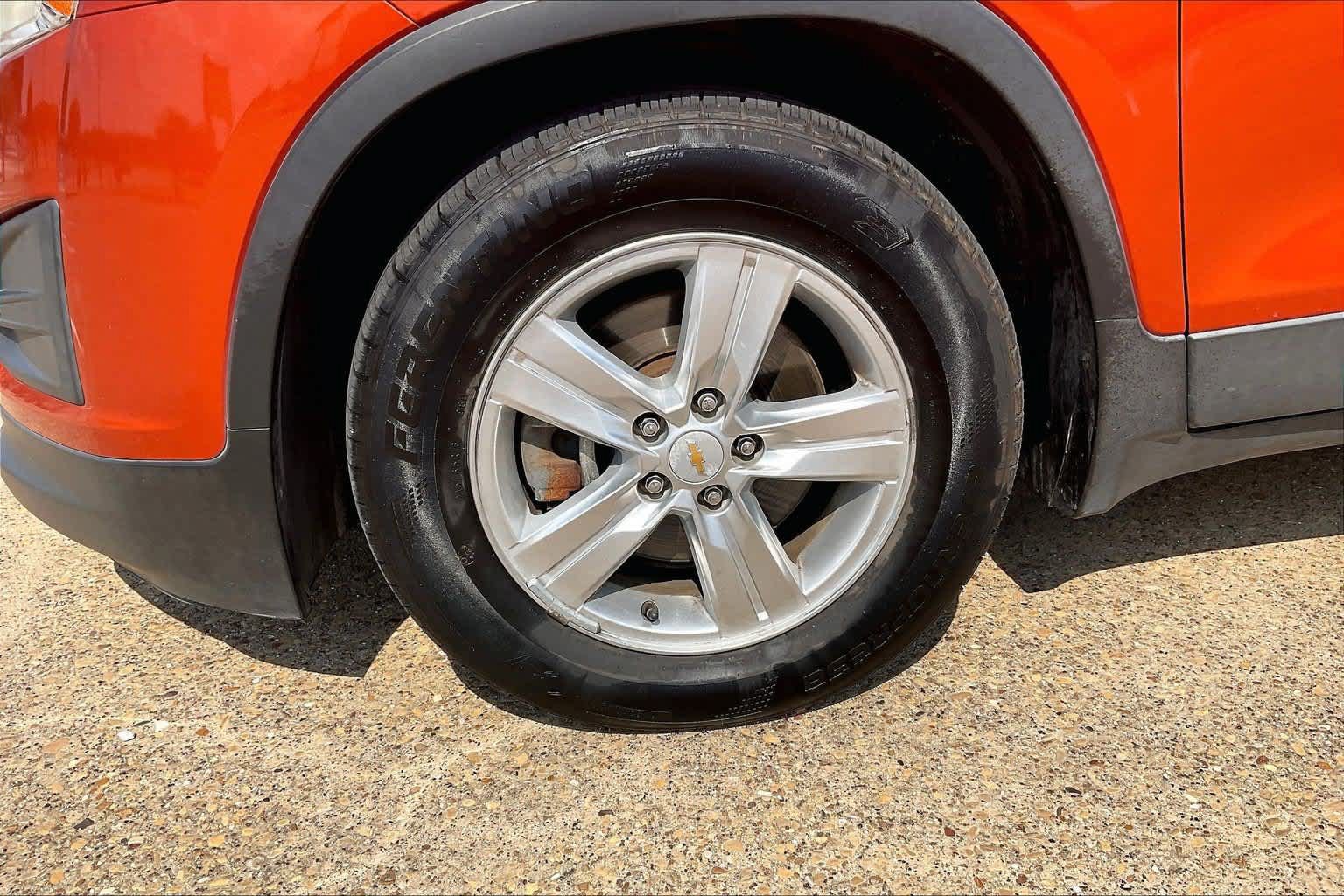 Used 2015 Chevrolet Trax LT w/ LT Sun and Sound Package FWD image 8