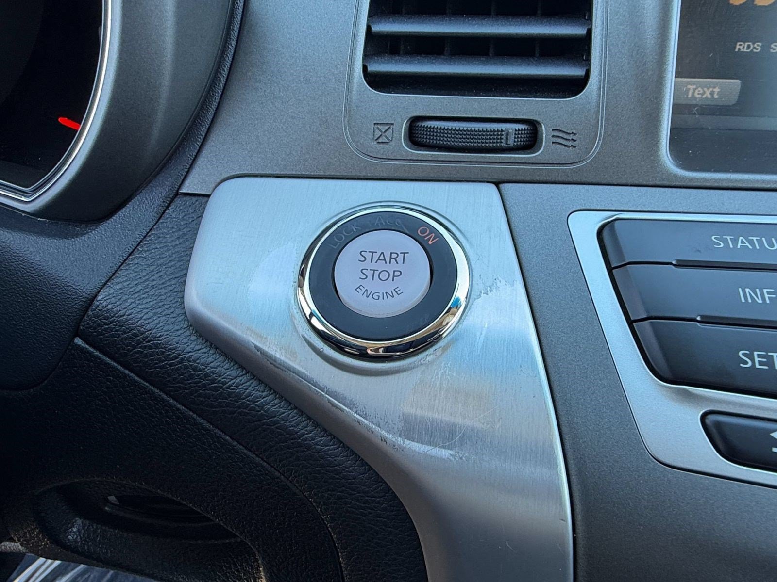 Used 2013 Nissan Murano SV AWD/4WD image 16