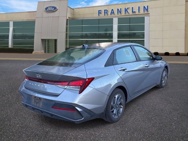 Used 2024 Hyundai Elantra SEL FWD image 7