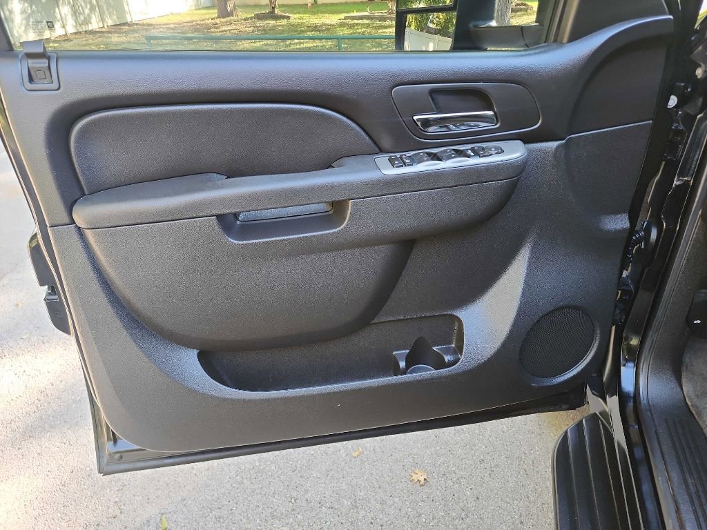 Used 2010 Chevrolet Suburban 2500 LS w/ Skid Plate Package image 12