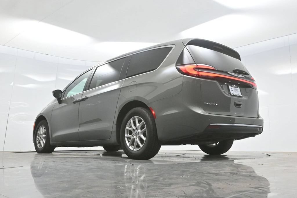 Used 2025 Chrysler Pacifica Select FWD image 71