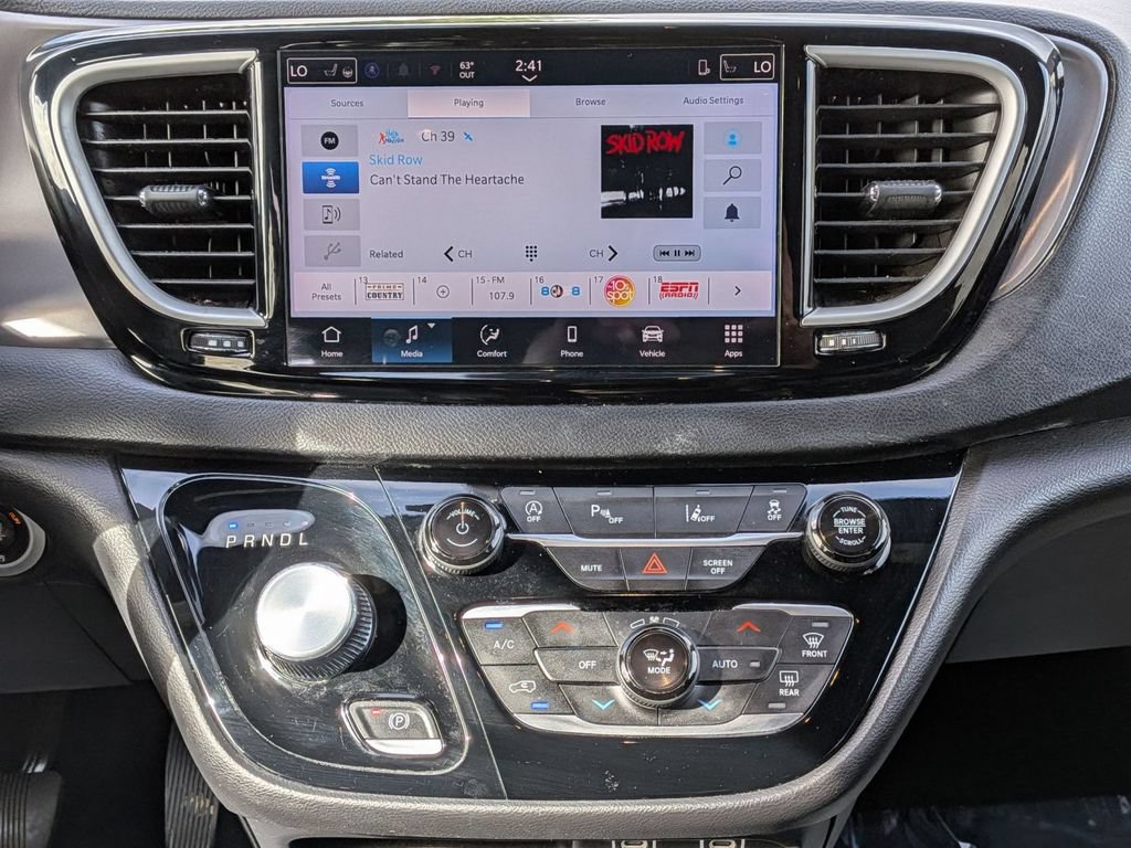 Used 2025 Chrysler Pacifica Select FWD image 26