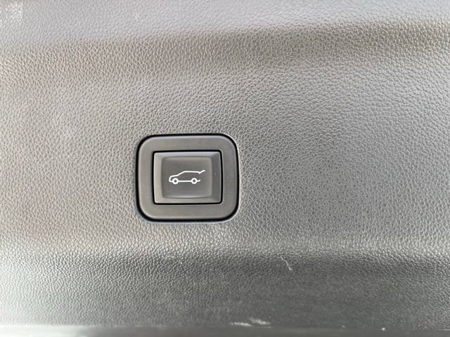Used 2025 Chevrolet Suburban Premier AWD/4WD image 25
