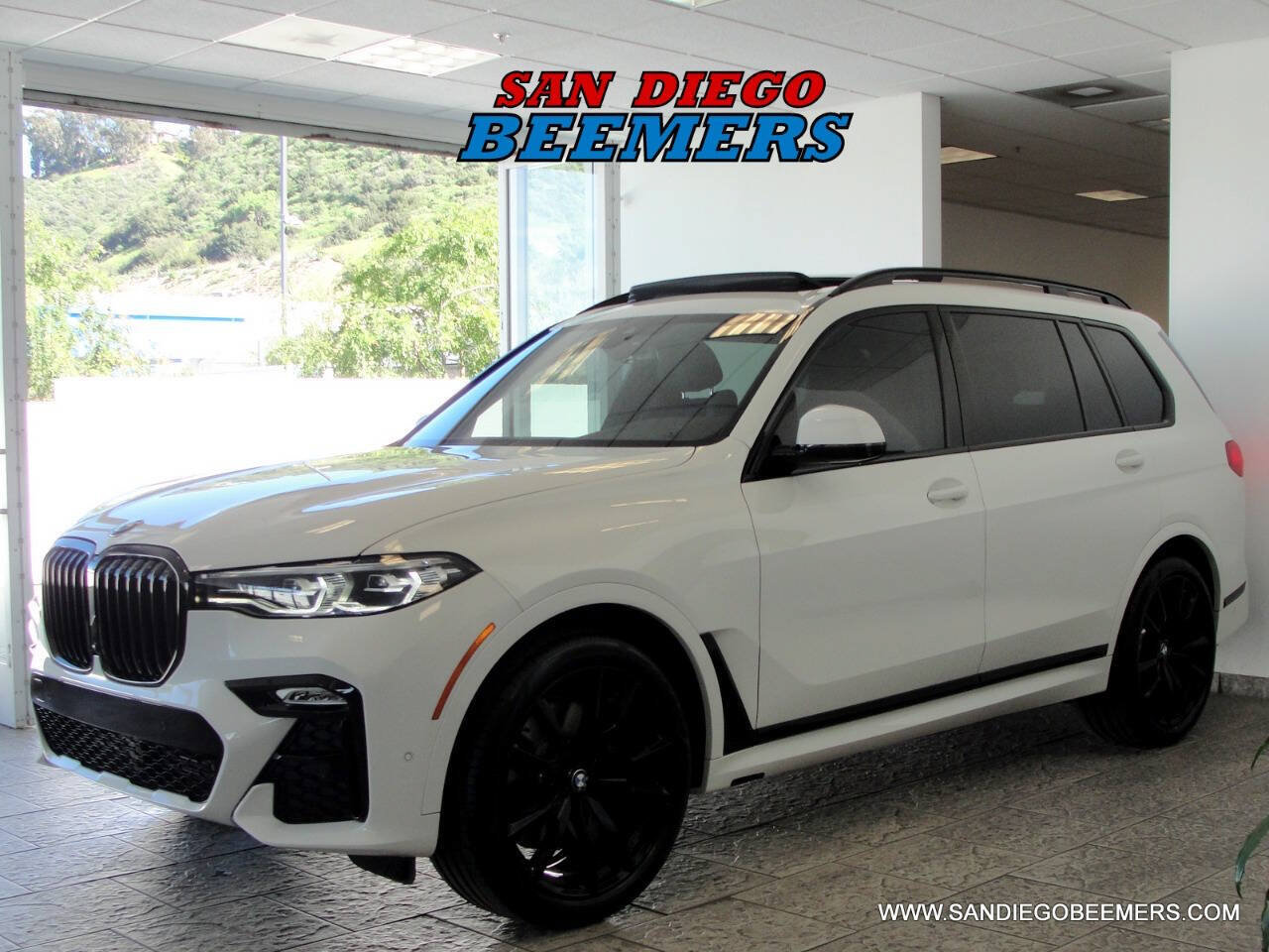 Used 2022 BMW X7 xDrive40i w/ M Sport Package AWD/4WD image 11