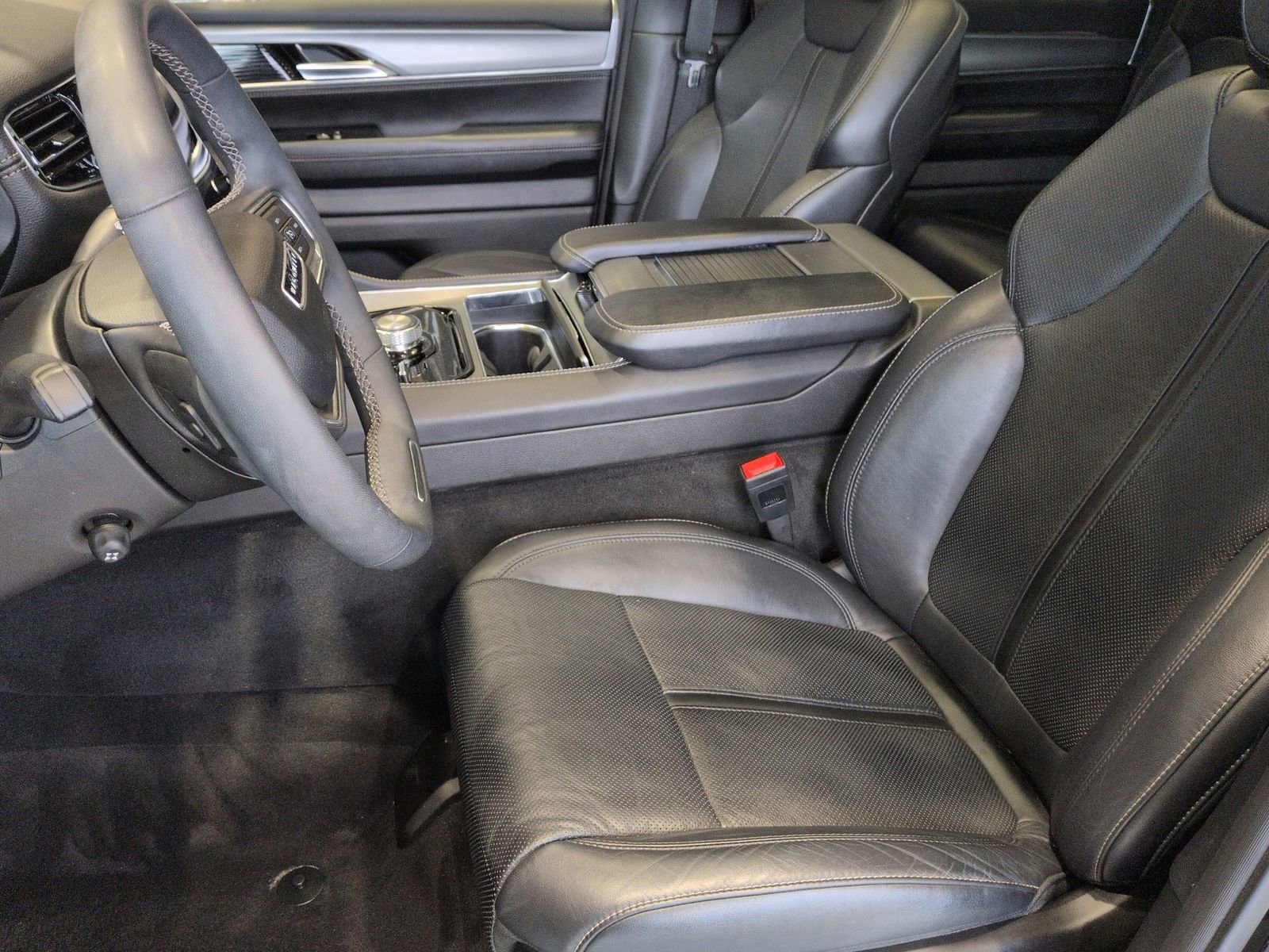 Used 2024 Jeep Wagoneer Series II image 19