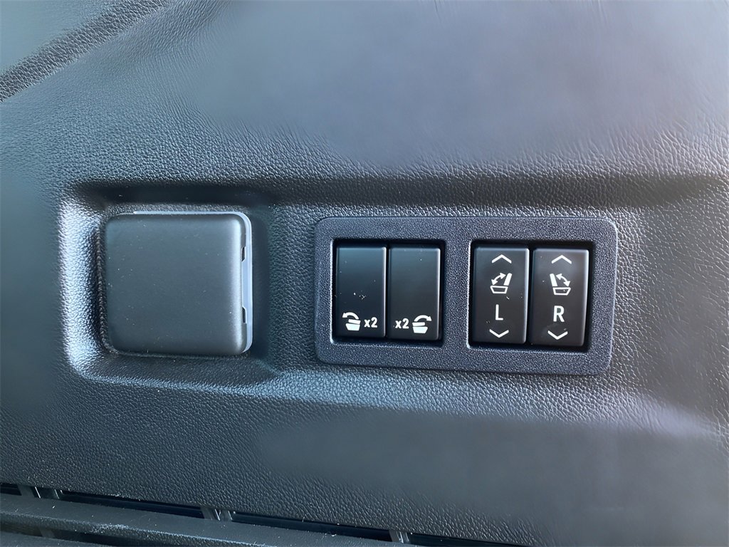 Used 2021 GMC Yukon Denali w/ Denali Premium Package image 14