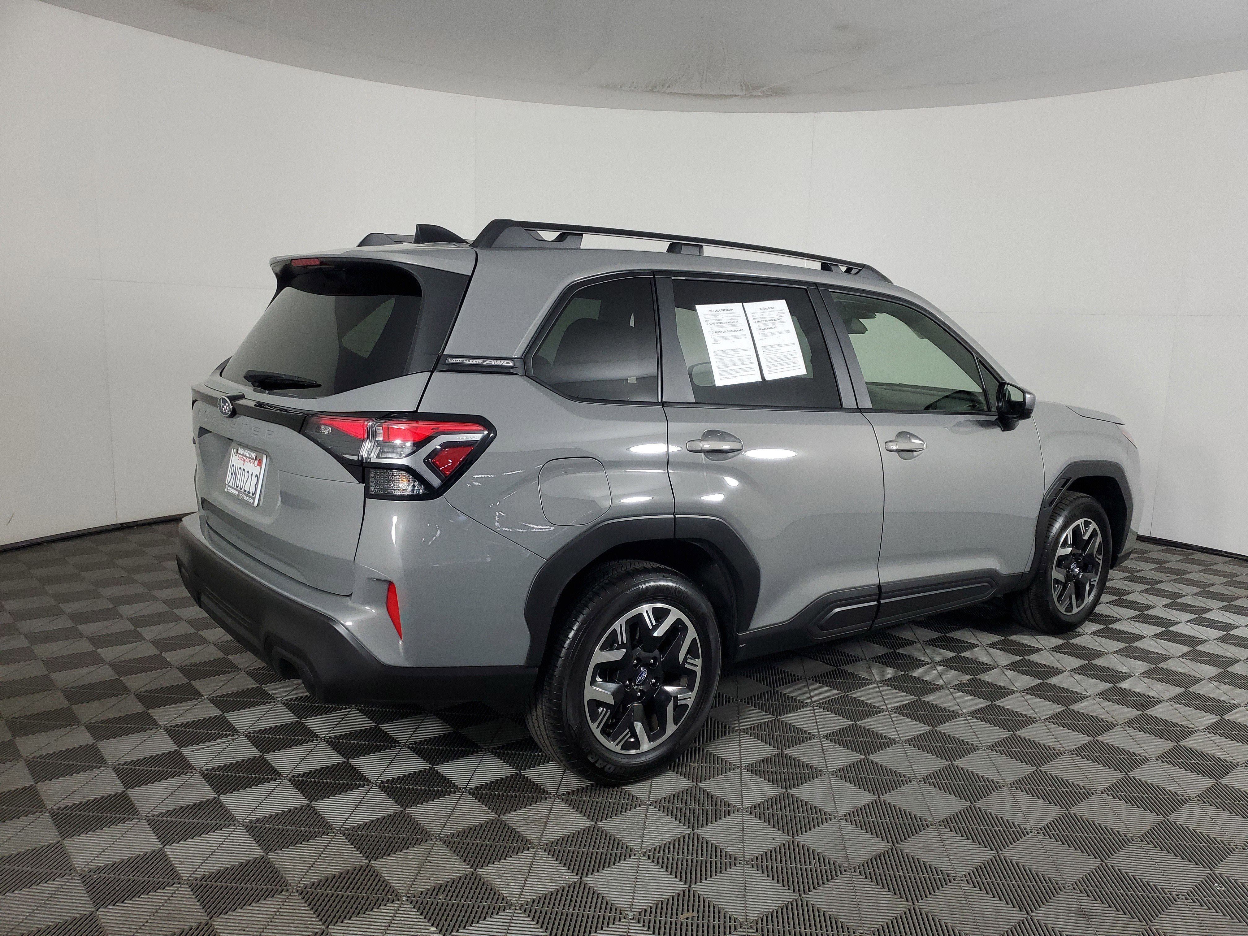 Used 2025 Subaru Forester Premium AWD/4WD image 4