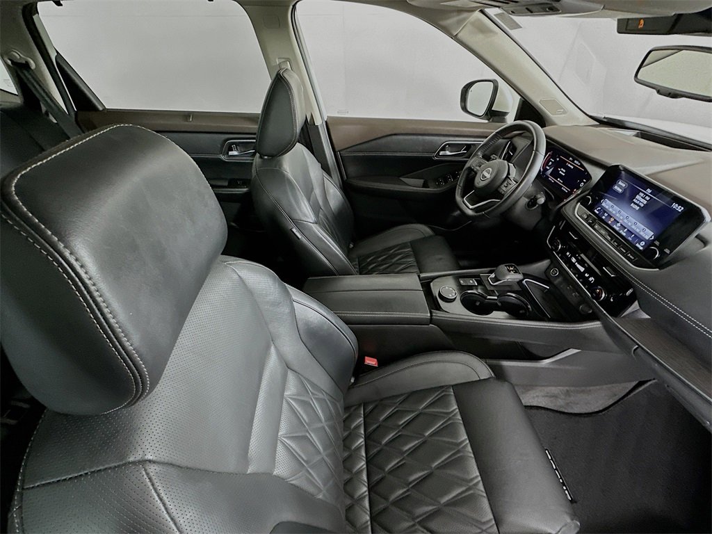 Used 2022 Nissan Rogue Platinum w/ Head-Up Display Package image 27