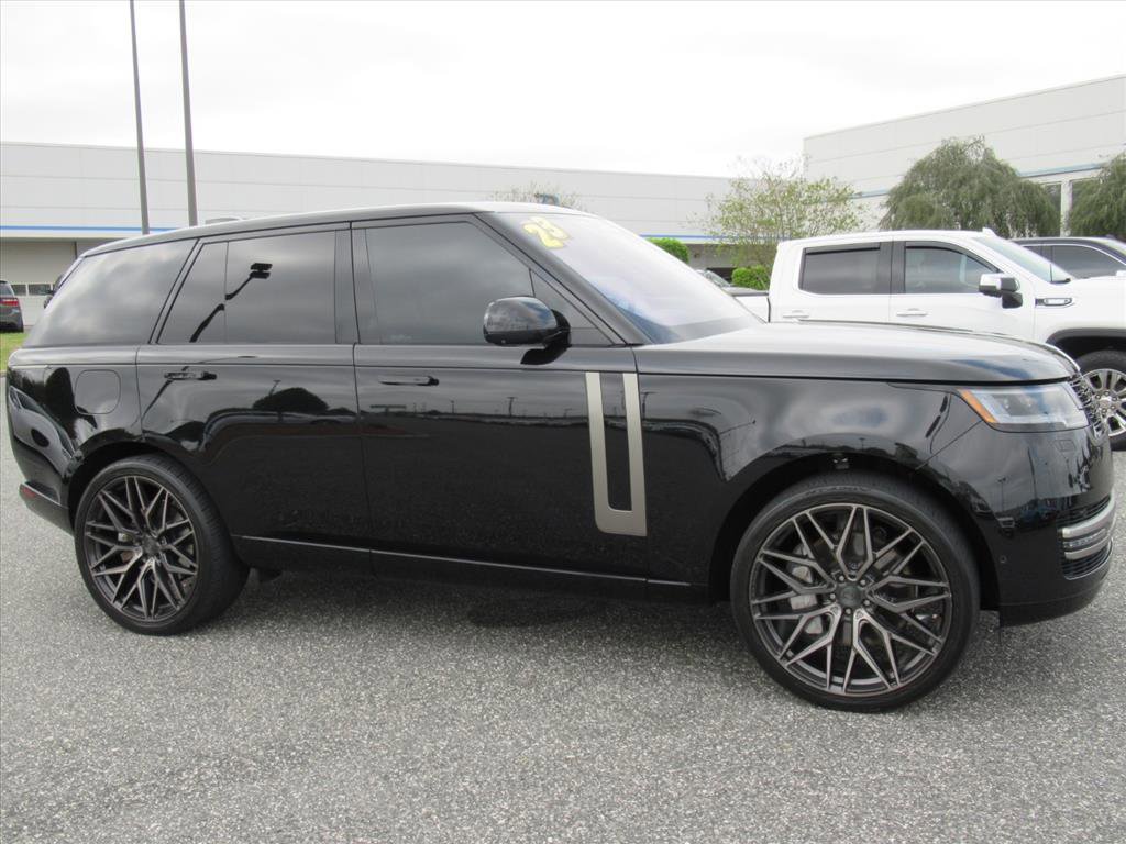 Used 2023 Land Rover Range Rover SE image 2