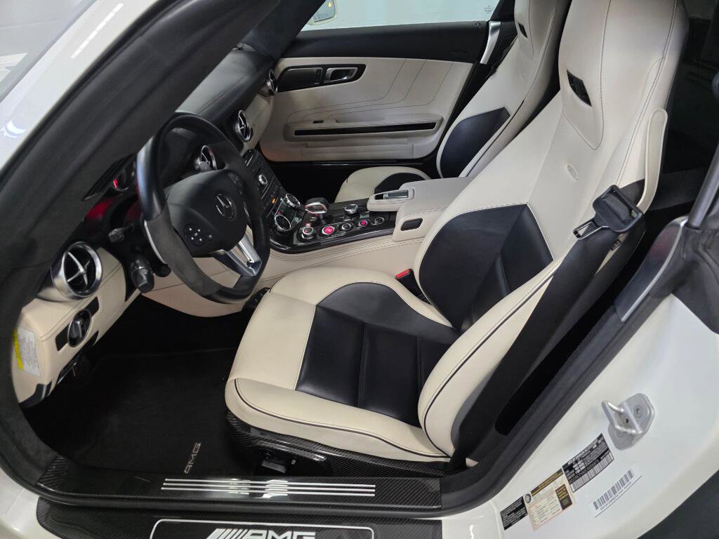 Used 2012 Mercedes-Benz SLS AMG Roadster image 13