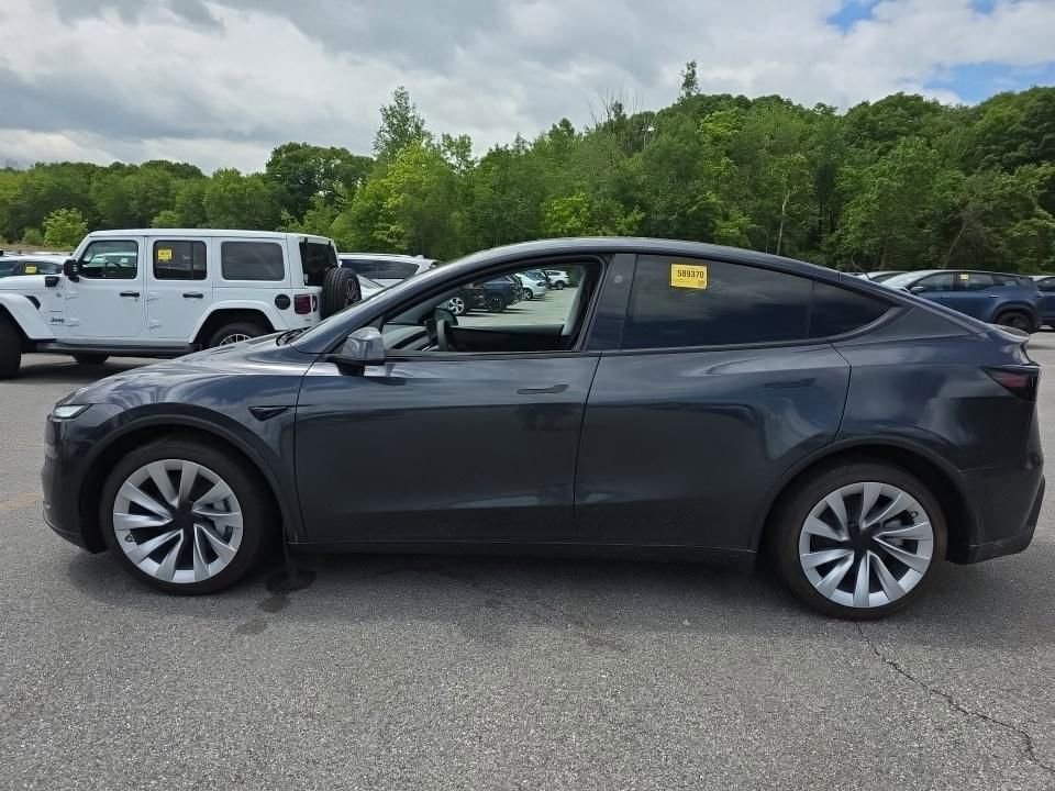 Used 2026 Tesla Model Y AWD image 7