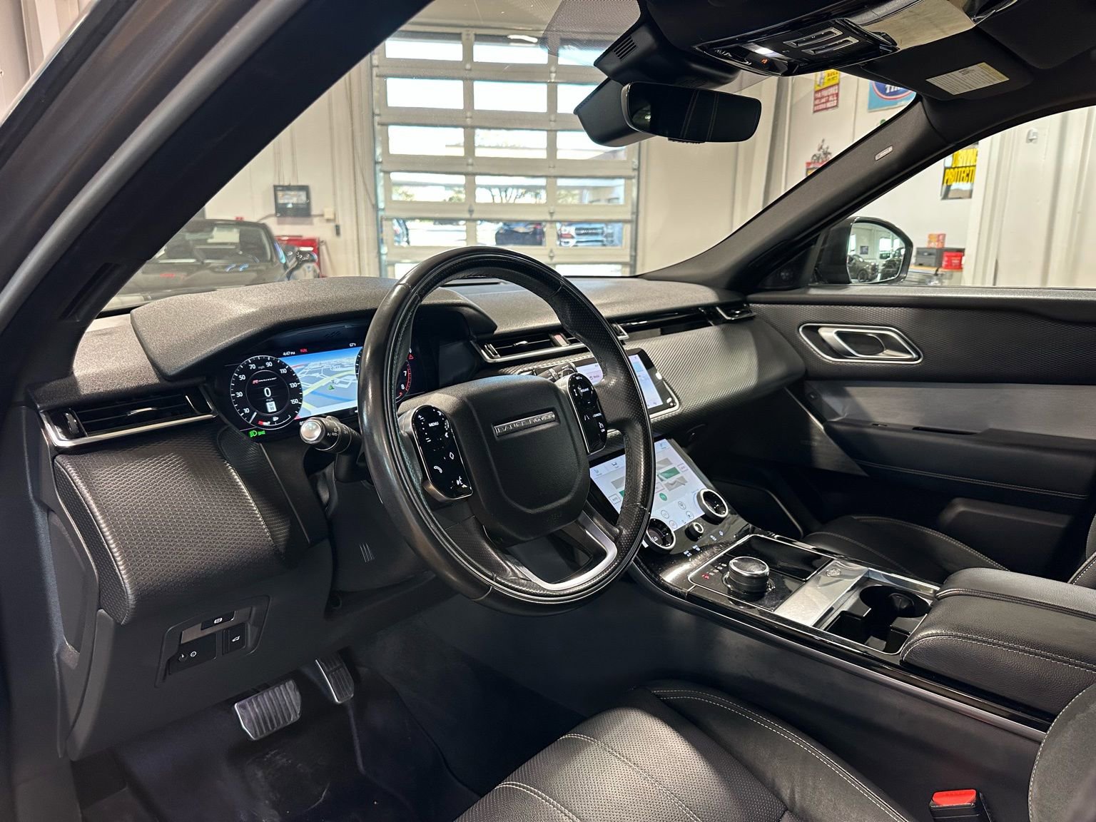 Used 2019 Land Rover Range Rover Velar R-Dynamic SE image 15