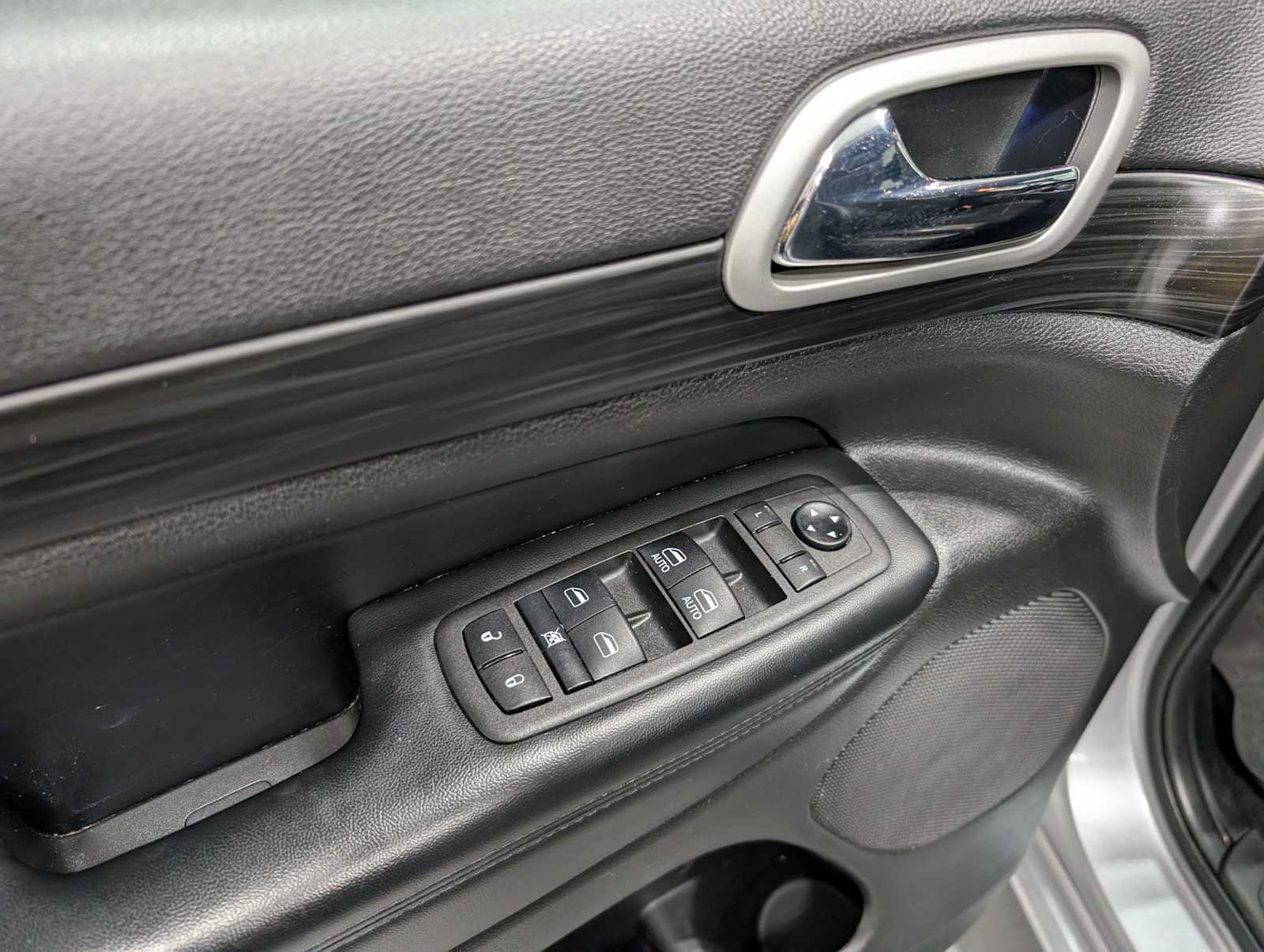 Used 2021 Jeep Grand Cherokee Laredo X AWD/4WD image 37