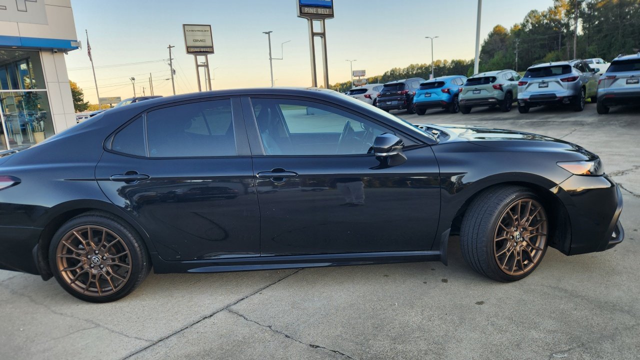 Used 2023 Toyota Camry SE FWD image 2